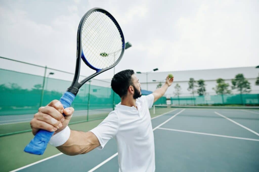 Serving tennis player